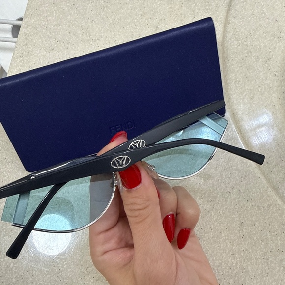 Gentle Monster x FENDI Runway Sunglasses - Picture 2 of 7
